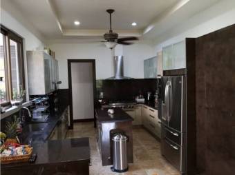 VENTA DE CASA, SANTA ANA, PIEDADES, CONDOMINIO BOSQUE DORADO