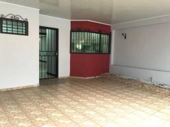 Se vende linda y espaciosa casa con patio en San Pablo de Heredia 23-3248