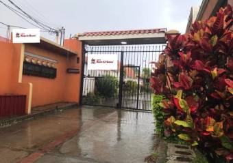 Se vende linda y espaciosa casa con patio en San Pablo de Heredia 23-3248