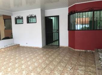 Se vende linda y espaciosa casa con patio en San Pablo de Heredia 23-3248