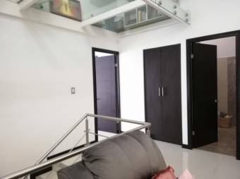 Se vende hermosa y espaciosa casa con patio y piscina en Rio Oro de Santa Ana 23-377