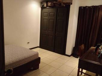 Se vende linda y espaciosa casa en San Rafael de Escazú 23-210