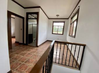 Se vende espaciosa casa en Guachipelín de Escazú 23-1764