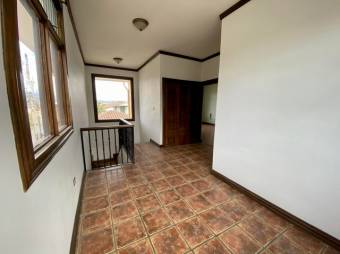 Se vende espaciosa casa en Guachipelín de Escazú 23-1764