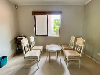 Se vende hermosa y espaciosa casa con patio y terraza en Pozos de Santa Ana 24-318