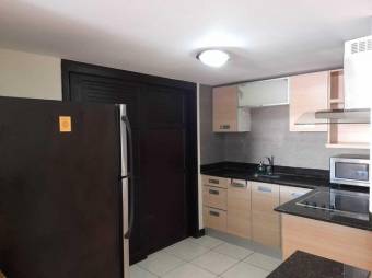 Se vende apartamento en Rio Oro de Santa Ana 23-1707