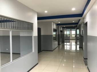 Se alquila local comercial de 330m2 en San José centro 24-411