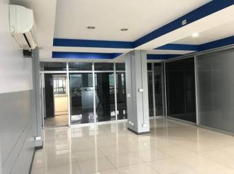 Se alquila local comercial de 330m2 en San José centro 24-411