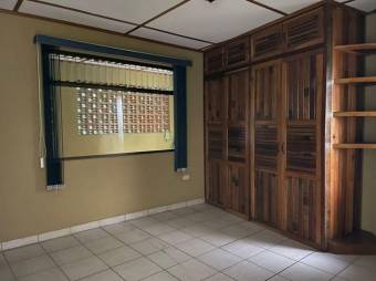 Se vende espaciosa casa con 5 apartamentos completos en  Curridabat de San José 23-767