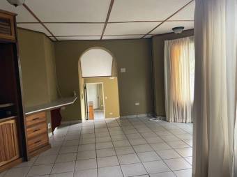 Se vende espaciosa casa con 5 apartamentos completos en  Curridabat de San José 23-767