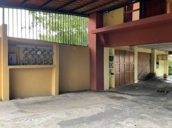 Se vende espaciosa casa con 5 apartamentos completos en  Curridabat de San José 23-767