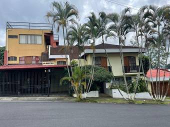 Se vende espaciosa casa con 5 apartamentos completos en  Curridabat de San José 23-767