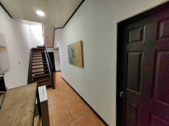 Se vende espaciosa casa en  San Vicente de Moravia 23-344