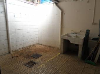 se venden 4  casas en un amplio lote de casi 1200m2 en San Vicente de Moravia 23-1160