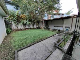 Se vende linda y espaciosa casa con terraza y patio en San Vicente de Moravia 23-485