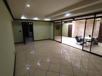 Se vende hermosa y espaciosa casa con terraza en Curridabat de San José 23-2386