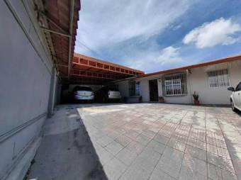 Se vende hermosa y espaciosa casa con patio y terraza en Guadalupe de Goicoechea 24-226  