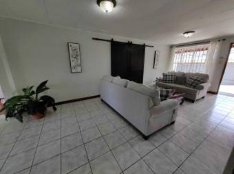 Se vende hermosa y espaciosa casa con patio y terraza en Guadalupe de Goicoechea 24-226  