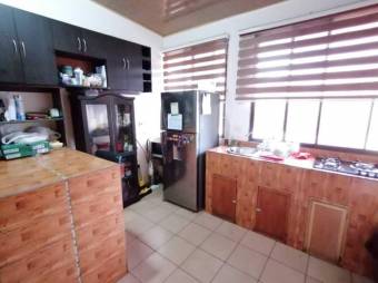 Se vende casa con uso de suelo mixto en San Vicente de Moravia 23-363