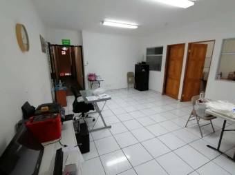 Se vende casa con uso de suelo mixto en San Vicente de Moravia 23-363