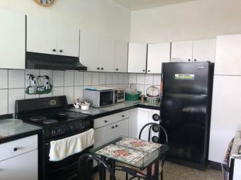 Se vende espaciosa casa en Guadalupe de Goicoechea 23-435