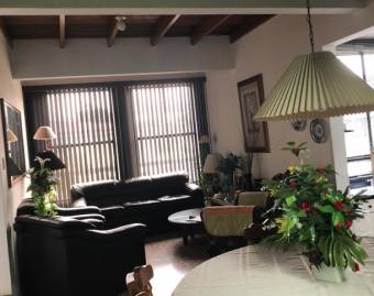 Se vende espaciosa casa en Guadalupe de Goicoechea 23-435