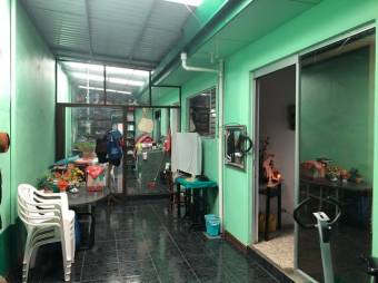 Se vende espaciosa casa en Guadalupe de Goicoechea 23-435