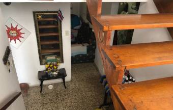 Se vende espaciosa casa en Guadalupe de Goicoechea 23-435