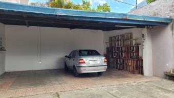 Se vende espaciosa casa con uso de suelo mixto en Granadilla de Curridabat 23-2219