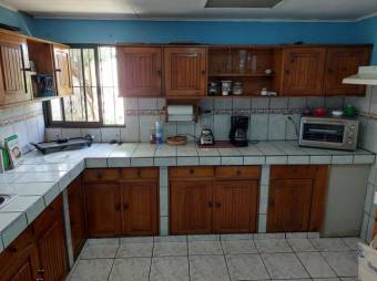 Se vende espaciosa casa en San Pablo de Barva 23-253