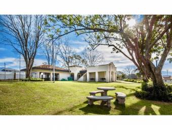 Lote esquinero en Condominio Tierras de Café Heredia 