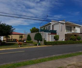 Casa a la venta en Tres Ríos de Cartago.