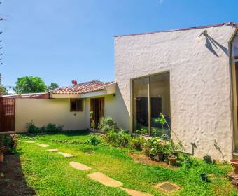 Casa a la venta en Guayabos de Curridabat, San José.