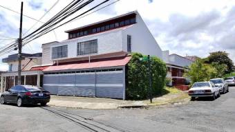 Se vende espaciosa casa de 2 plantas en Yoses Sur de San José 23-2387