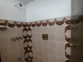 Se vende espaciosa casa con amplio patio en San Vicente de Moravia 24-431