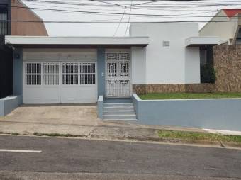 Se vende espaciosa casa con amplio patio en San Vicente de Moravia 24-431