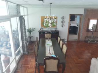 Se vende propiedad con 4 apartamentos para inversión en San José Centro 23-1549