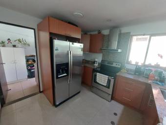 Venta de Casa en Pozos, Santa Ana. RAH 24-949