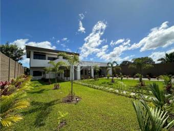 Se vende hermosa casa con piscina en La Fortuna San Carlos