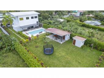 Se vende hermosa casa con piscina en La Fortuna San Carlos