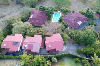 Se vende propiedad con 3 casas ,lote de 1,723m2 en Brasil de Santa Ana 22-1430