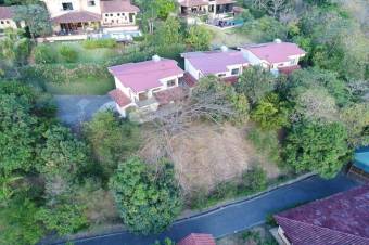 Se vende propiedad con 3 casas ,lote de 1,723m2 en Brasil de Santa Ana 22-1430