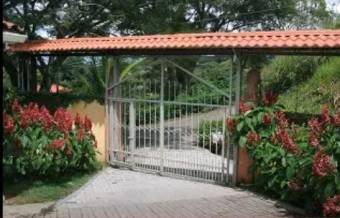 Se vende propiedad con 3 casas ,lote de 1,723m2 en Brasil de Santa Ana 22-1430