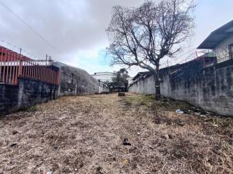 Se vende lote de 457m2 con uso de suelo residencial en Tirrases de Curridabat 25-125