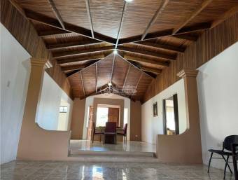 Se vende Casa una planta en el centro de Santo Domingo Heredia 