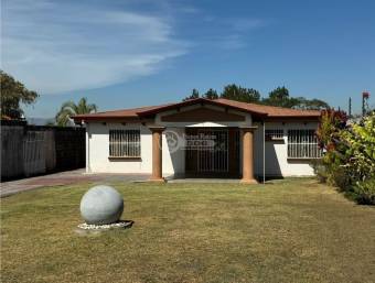 Se vende Casa una planta en el centro de Santo Domingo Heredia 