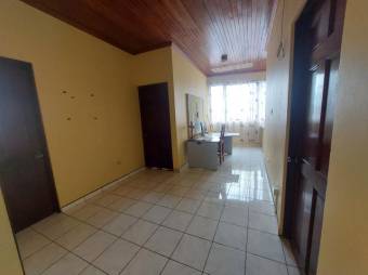 Se alquila espaciosa casa amoblada con amplio lote en San Rafael de Heredia 25-103 