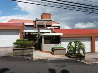 Se alquila amplio apartamento con terraza en edificio de San Rafael en Escazu 24-1913