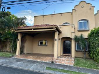 Se vende espaciosa casa con patio y terraza en condominio de San francisco en Heredia 24-918