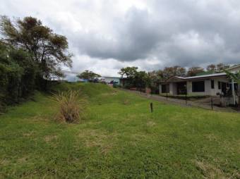 Se vende amplio lote con uso de suelo residencial y comercial en Birrí de Heredia 23-543